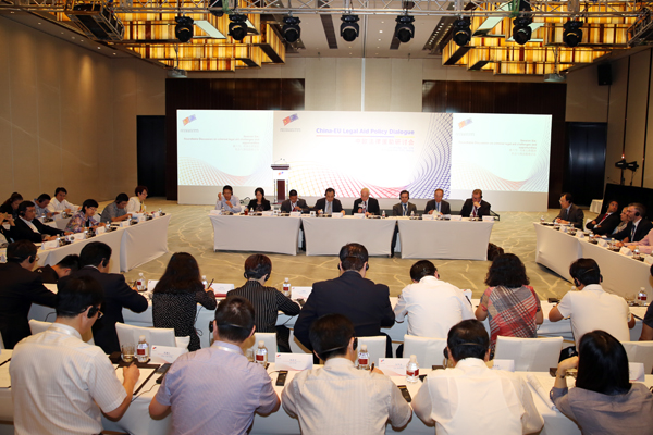 图为中欧法律援助研讨会“圆桌讨论”环节.jpg