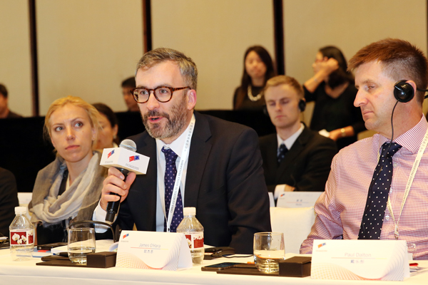 中欧法律援助合作项目主任欧杰思主持圆桌讨论 摄影 肖传奇.jpg