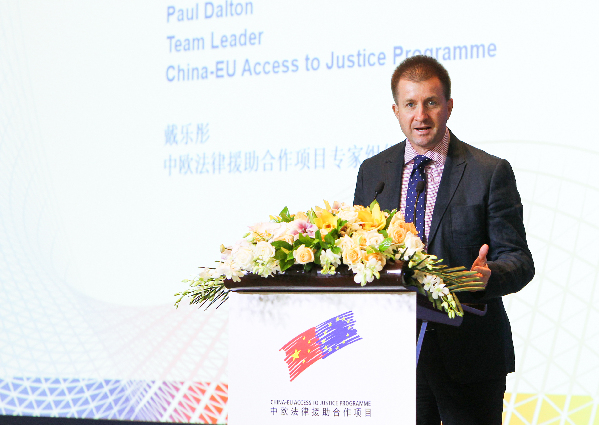 1中欧法律援助合作项目专家组组长戴乐彤介绍中欧法律援助合作项目.jpg