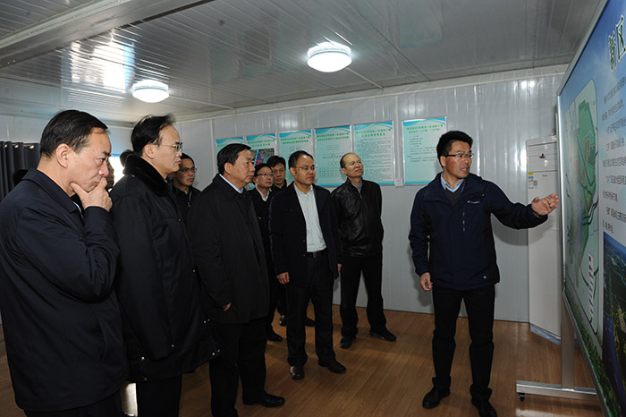 图一为司法部副部长、党组成员熊选国一行考察雄安新区市民服务中心和容城县公共法律服务中心。.jpg