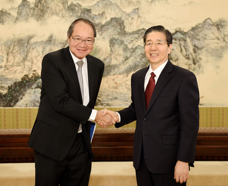 （媒体发稿，共一张）2月6日，中共中央政治局委员、中央政法委书记郭声琨在北京会见新加坡总检察长黄鲁胜。 摄影  郝帆_副本.jpg