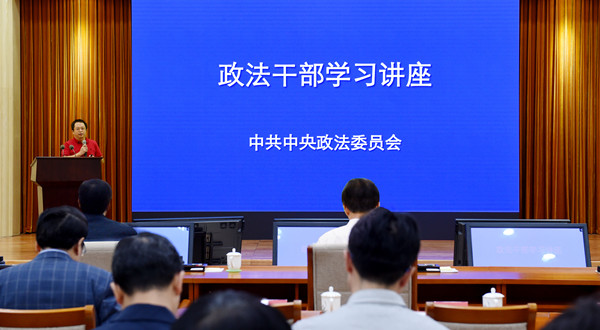 （媒体发稿，共两张。此为第2张）9月28日，中央政法委举行百万政法干警学习讲座。360公司董事长兼首席执行官周鸿祎做专题讲座。  摄影  郝帆_副本.jpg