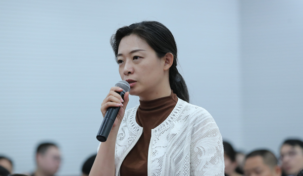 新华社记者.jpg