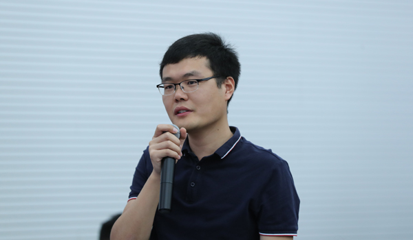 澎湃记者.jpg