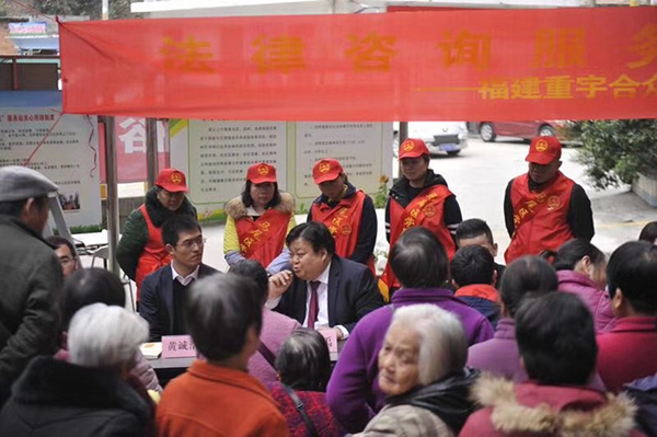 涂崇禹到社区提供法律义诊.jpg