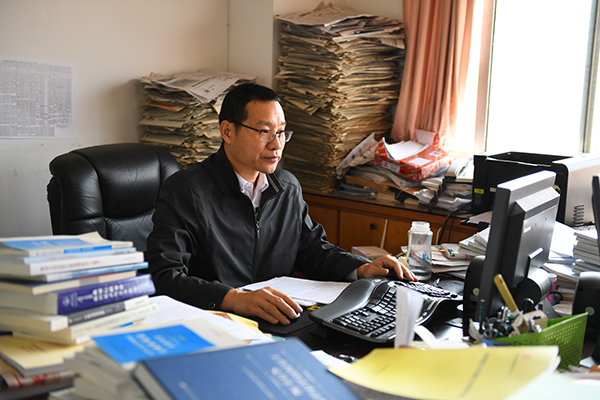 广东佛山禅城王学堂在办案中.jpg