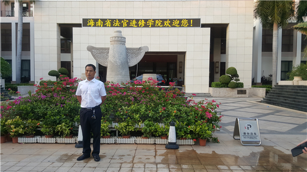 调解为民好榜样_三亚市_李新华生活照1.jpg