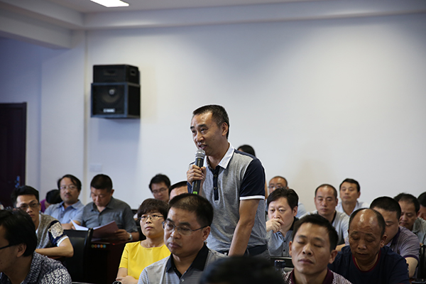 8参训律师踊跃参与现场讨论（发言者为湖北联信律师事务所鲁诚律师）.jpg