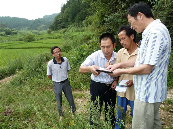 全省优秀人民调解员在调解纠纷.jpg