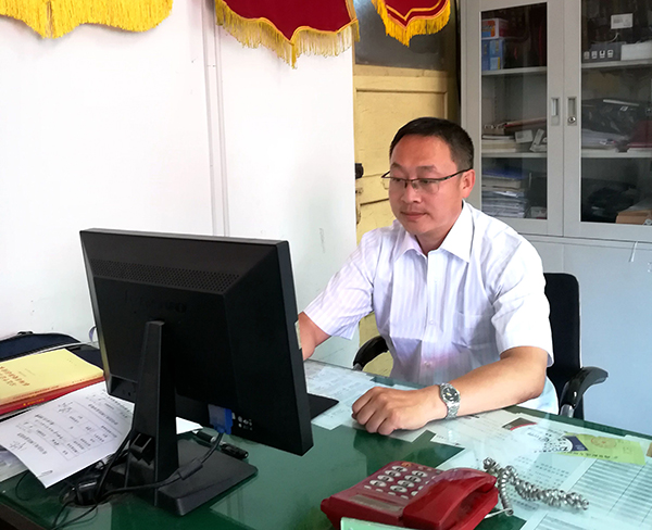 法考为民好榜样：河北 尹铭 生活照2(裁剪后).jpg