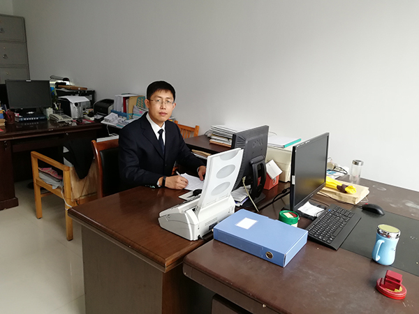 行政复议好榜样：河北衡水刘晓阳 生活照2.jpg