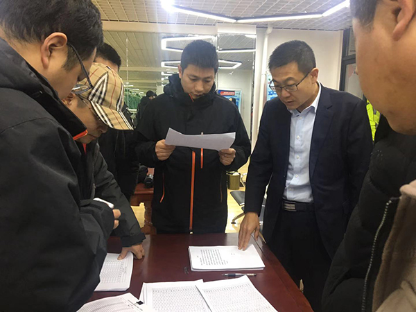 刘华明调解照3.jpg