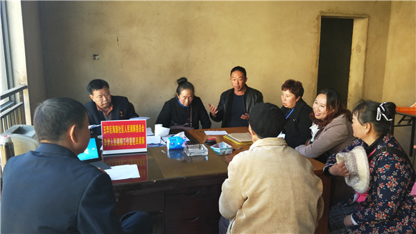 2李学到搬迁现场调解.jpg