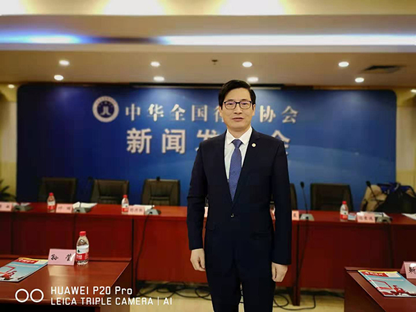 叶明3.jpg